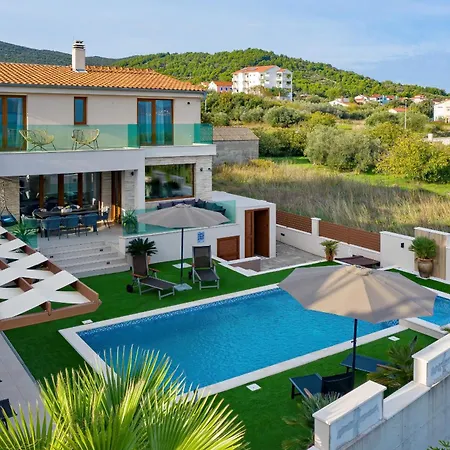 Masanda Villa *