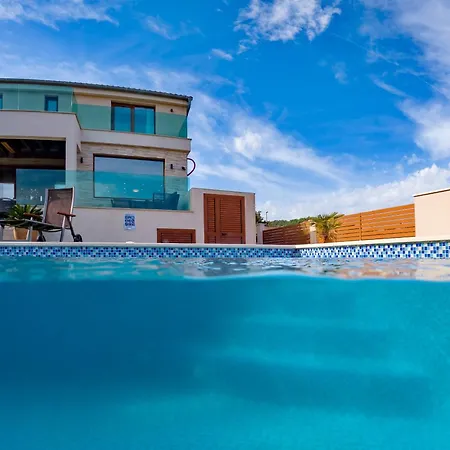 Masanda Villa *